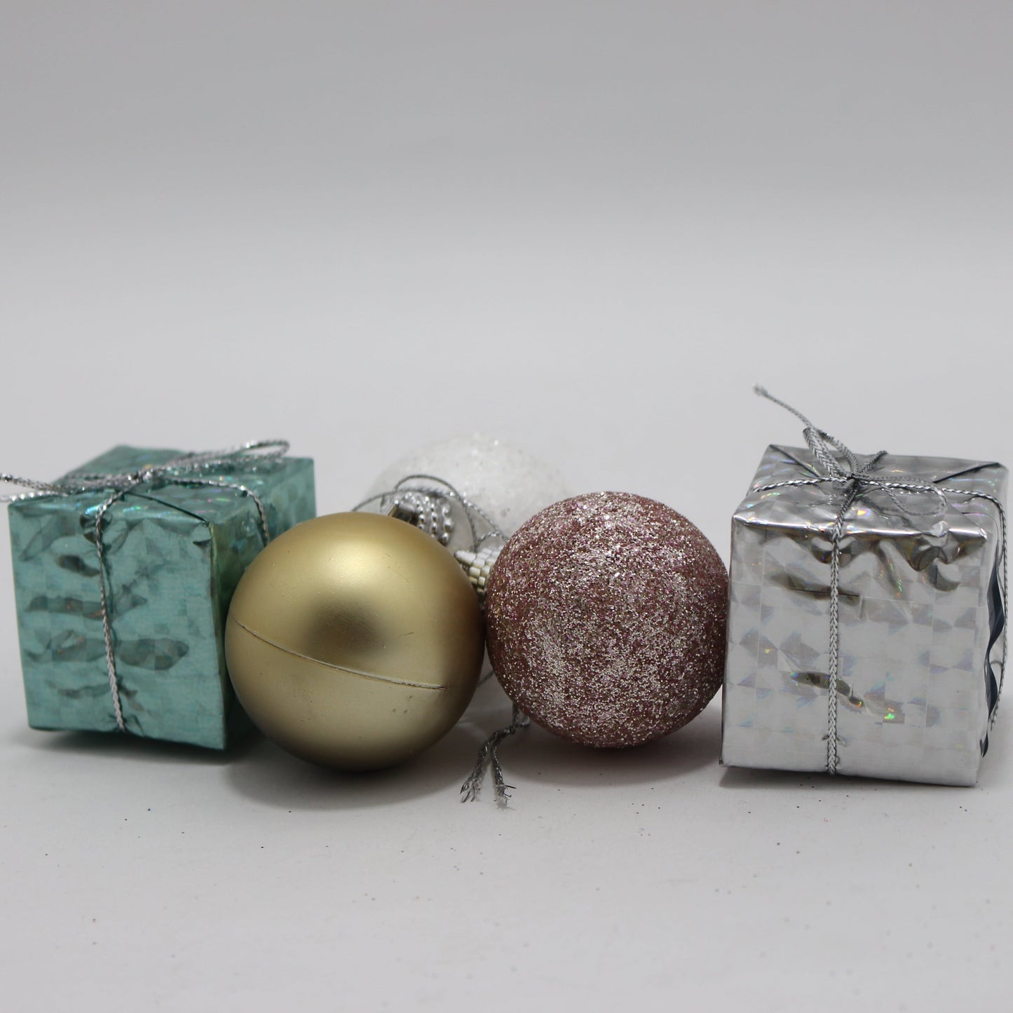 Set surtido de bolas navideñas + regalo